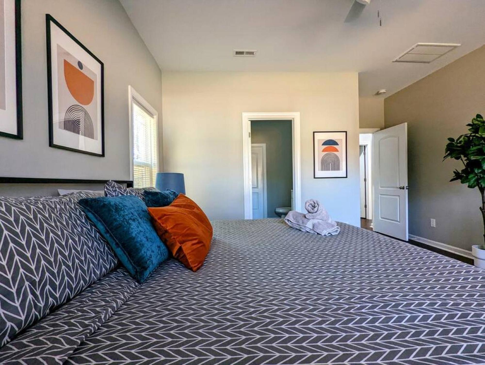 Spacious Family Friendly With Large Fenced In Yard Casa de férias Charlotte