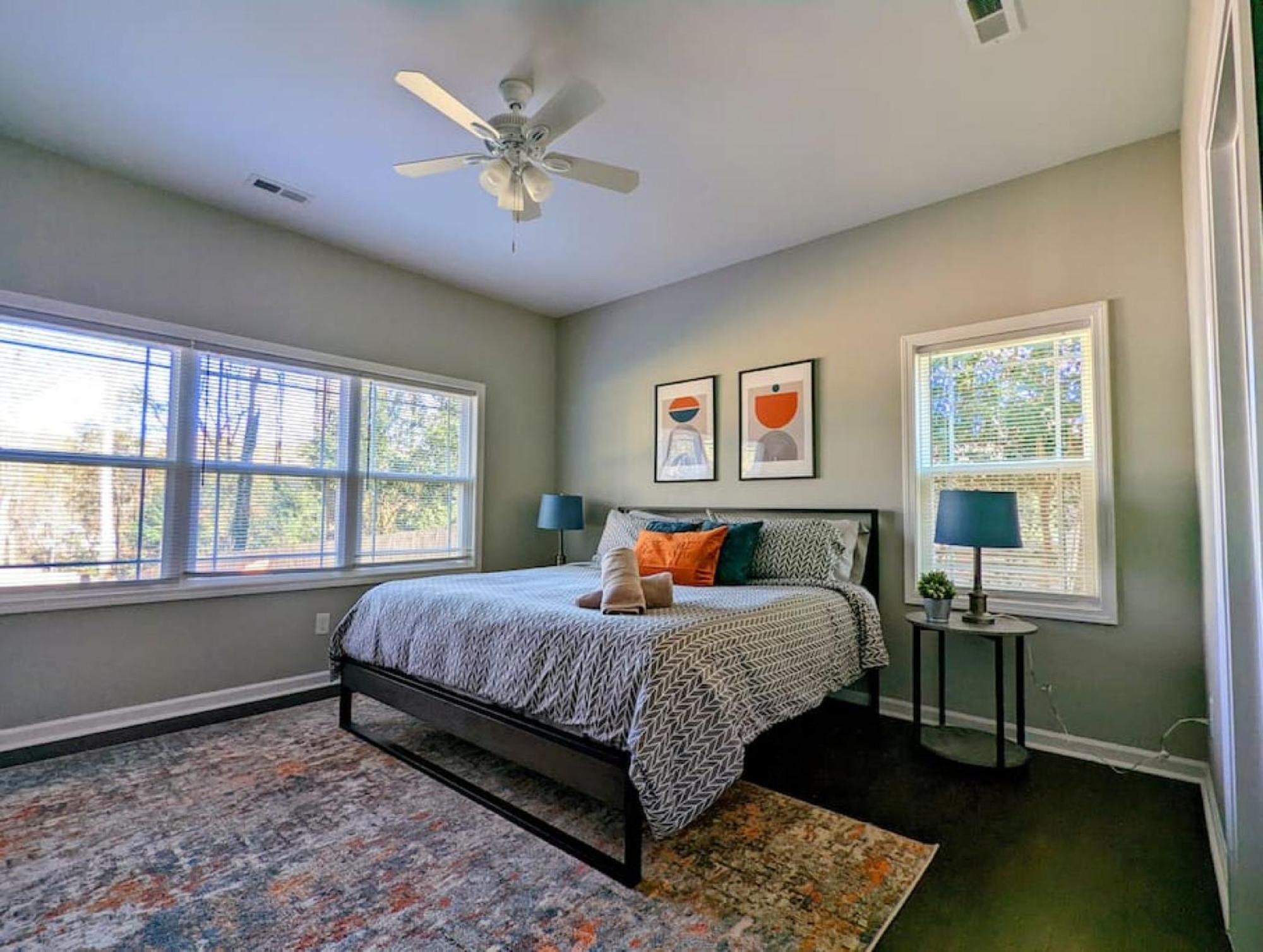 Spacious Family Friendly With Large Fenced In Yard Casa de férias